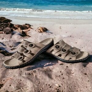 Clarks - Womens Leisa Grace Sandal Size 9